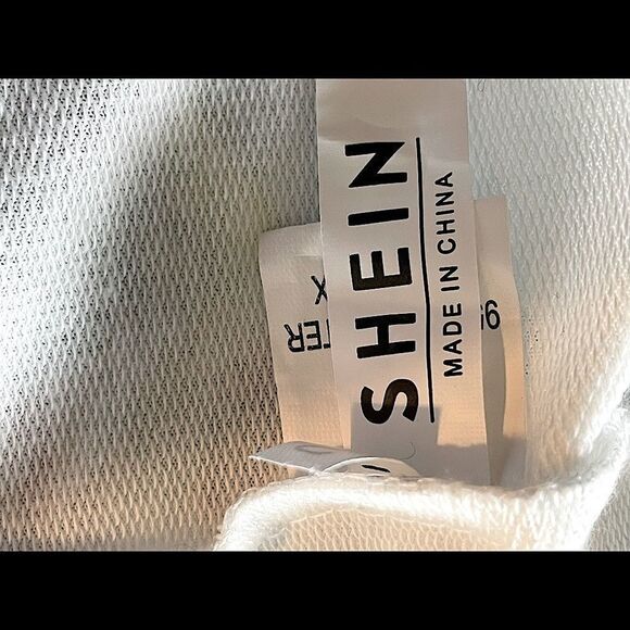 NEW! Never Worn or Washed. SHEIN Women’s Hooded Cropped Sweatshirt. Size Small. - Picture 3 of 4